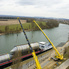 Offenbacher Industriepark - Beladung Schiff mit Gro&szlig;tanks