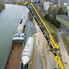 Offenbacher Industriepark - Beladung Schiff mit Gro&szlig;tanks