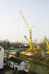 Eiseles Br&uuml;ckenhub &uuml;ber die Nidda