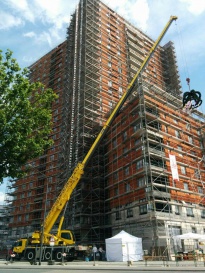 ATF50G-3 bei einem Einsatz der "anderen Art". Richtfest BV Max Bögl, Westseite Tower Frankfurt am Main, Am Römerhof.