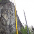 Bis in ca. 90 m Höhe müssen die Anker erreicht werden. Dabei gilt es auch die überhängende Felswand zu überwinden.